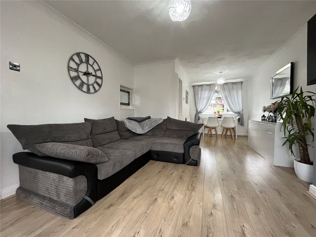 Property photo 2 of 15 Picture No. 11