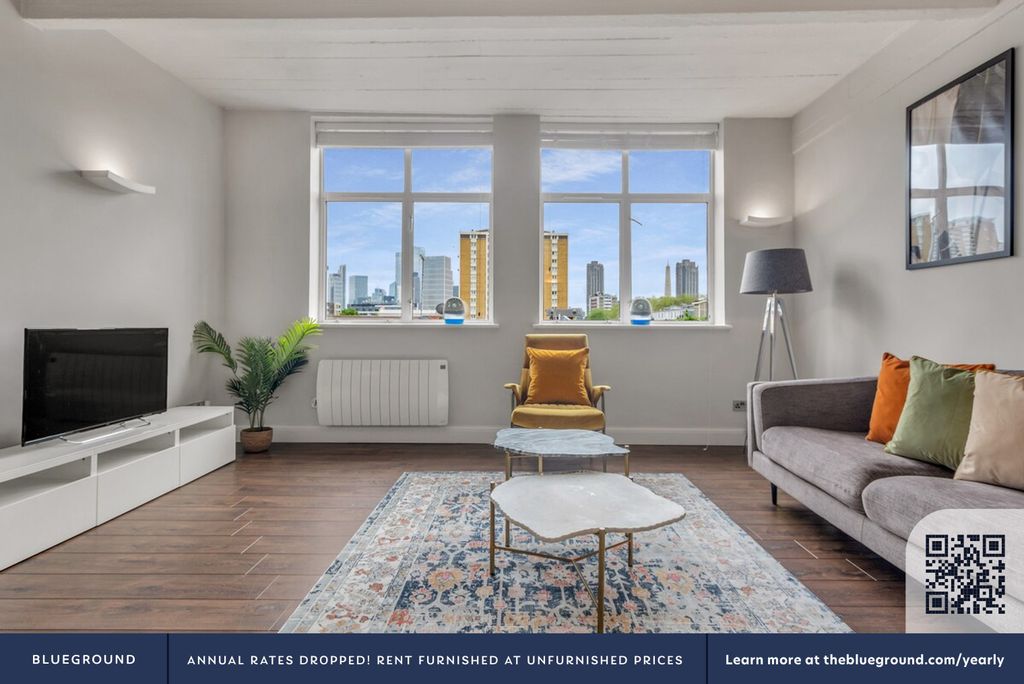 Property photo 3 of 25 Living Room