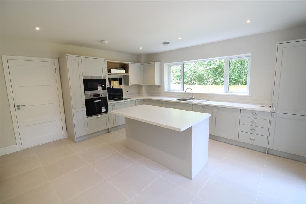 Property photo 2 of 16 Kitchen