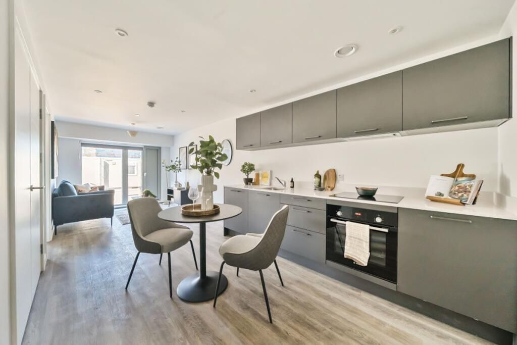 Property photo 3 of 6 Gallery