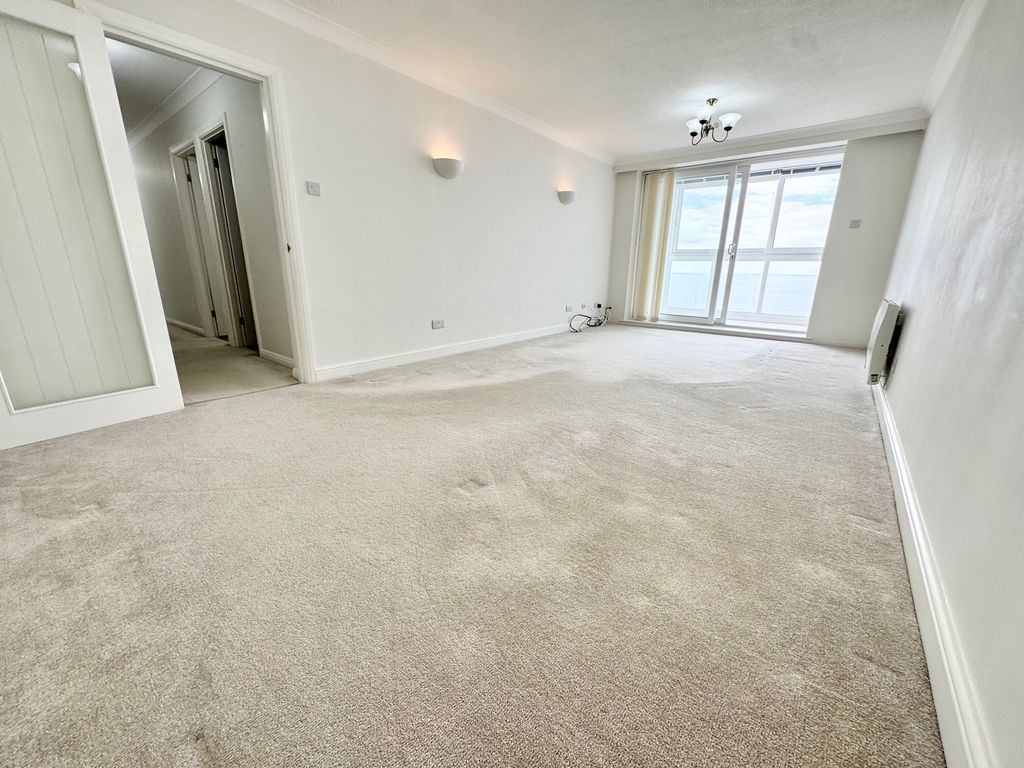 Property photo 3 of 21 Image