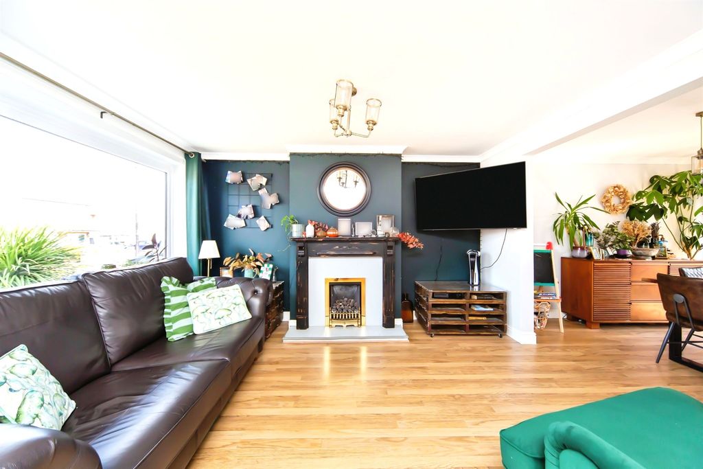 Property photo 3 of 25