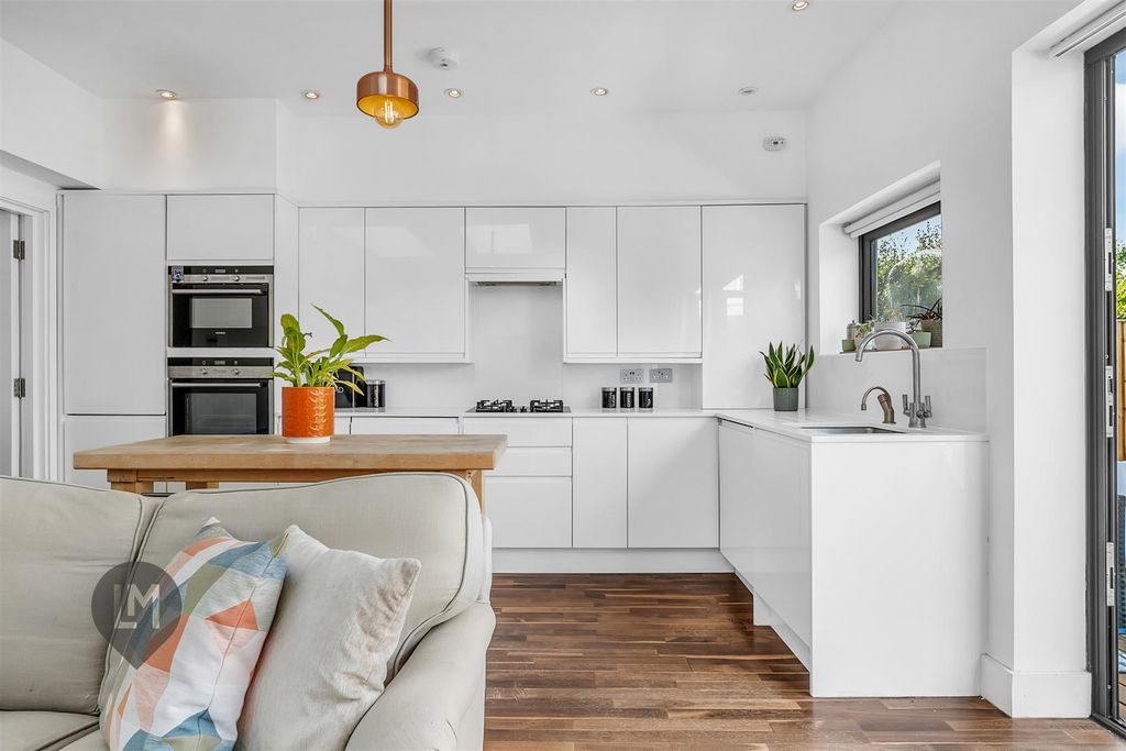 Property photo 3 of 6 Elsenham Street