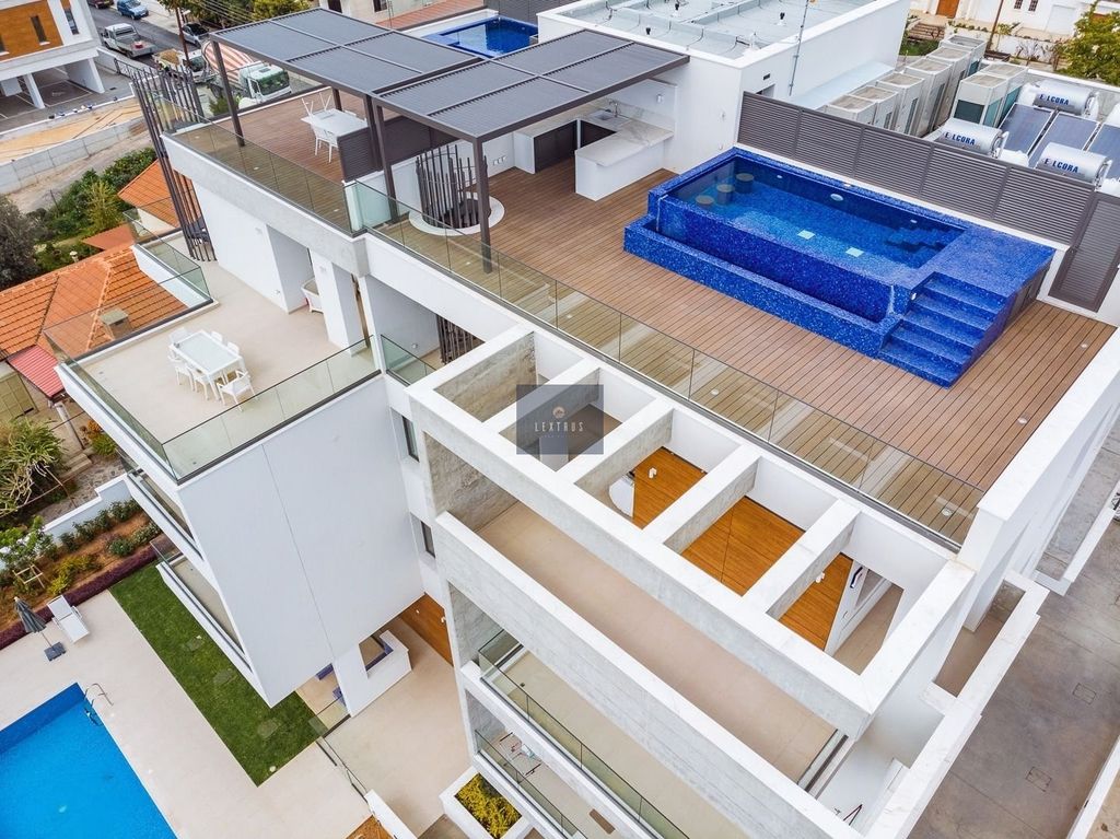 Property photo 2 of 16