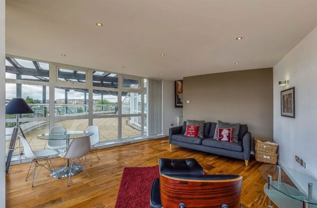 Property photo 2 of 9