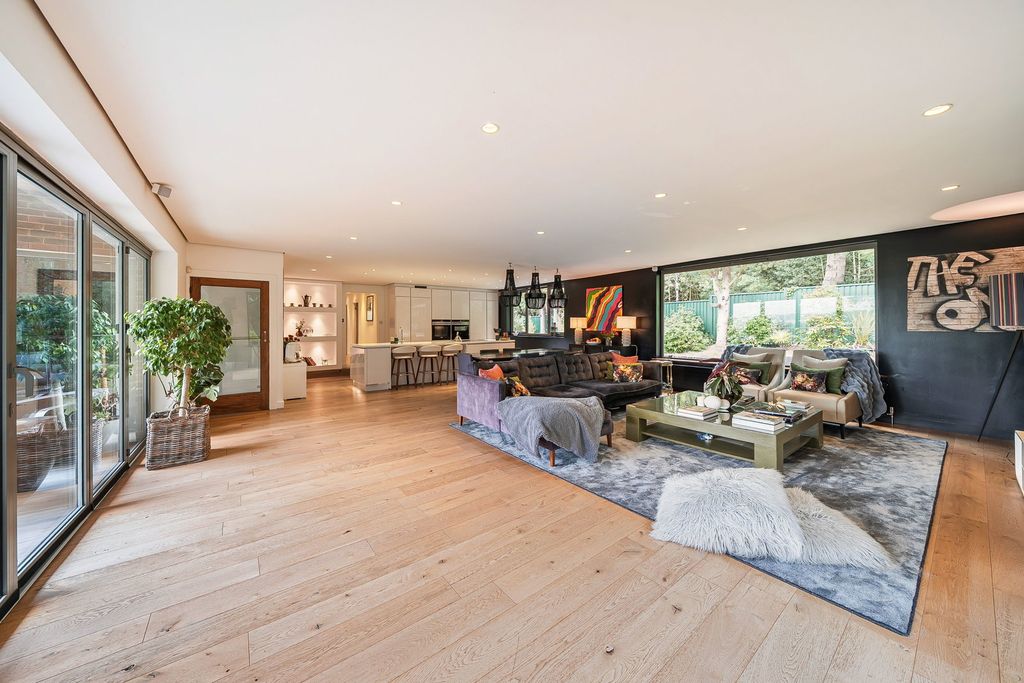 Property photo 3 of 33