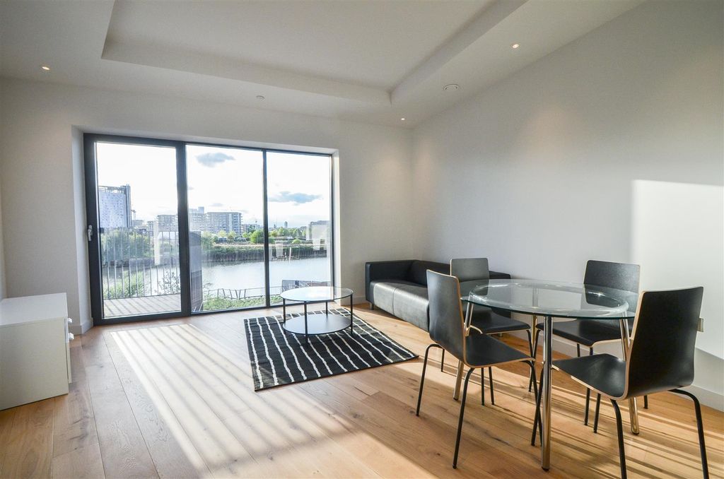 Property photo 1 of 6 Modena House