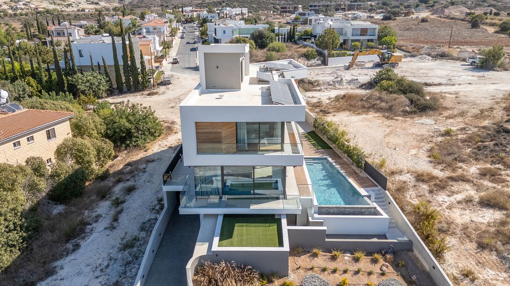 Property photo 1 of 51