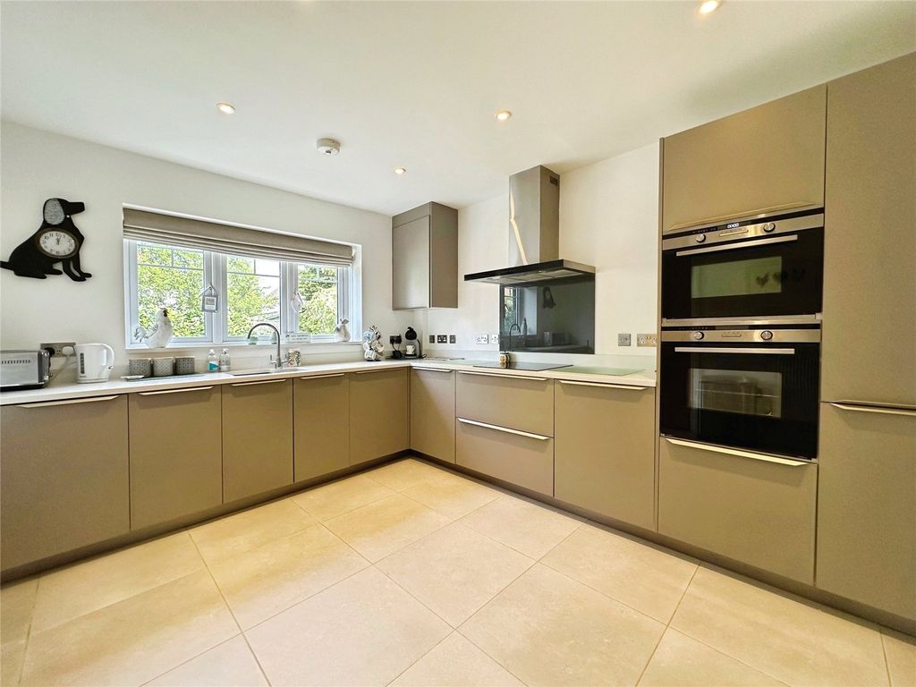 Property photo 2 of 17 Picture No. 09