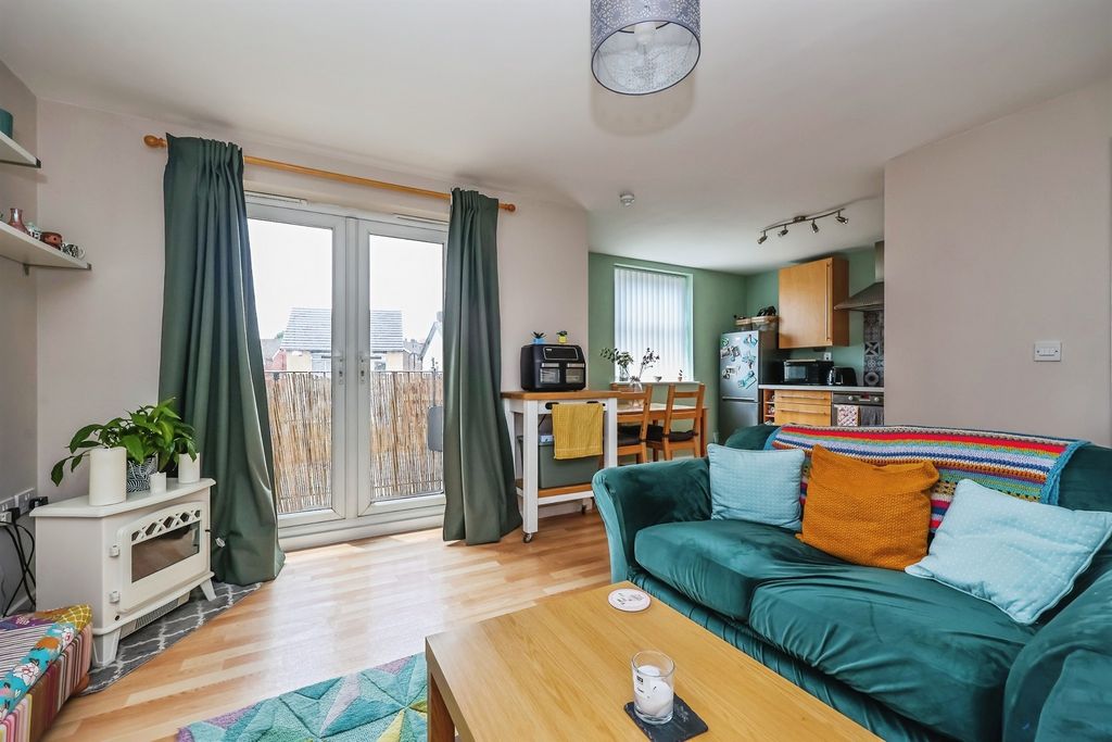 Property photo 2 of 18