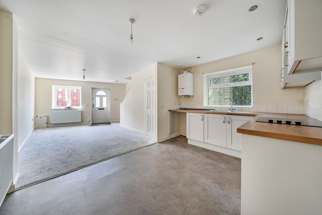 Property photo 2 of 9 133104066883Bcde24105Copy