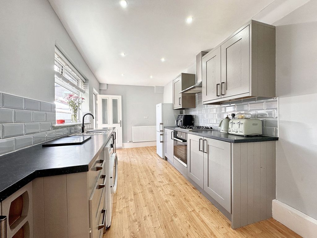 Property photo 2 of 13 Kitchen