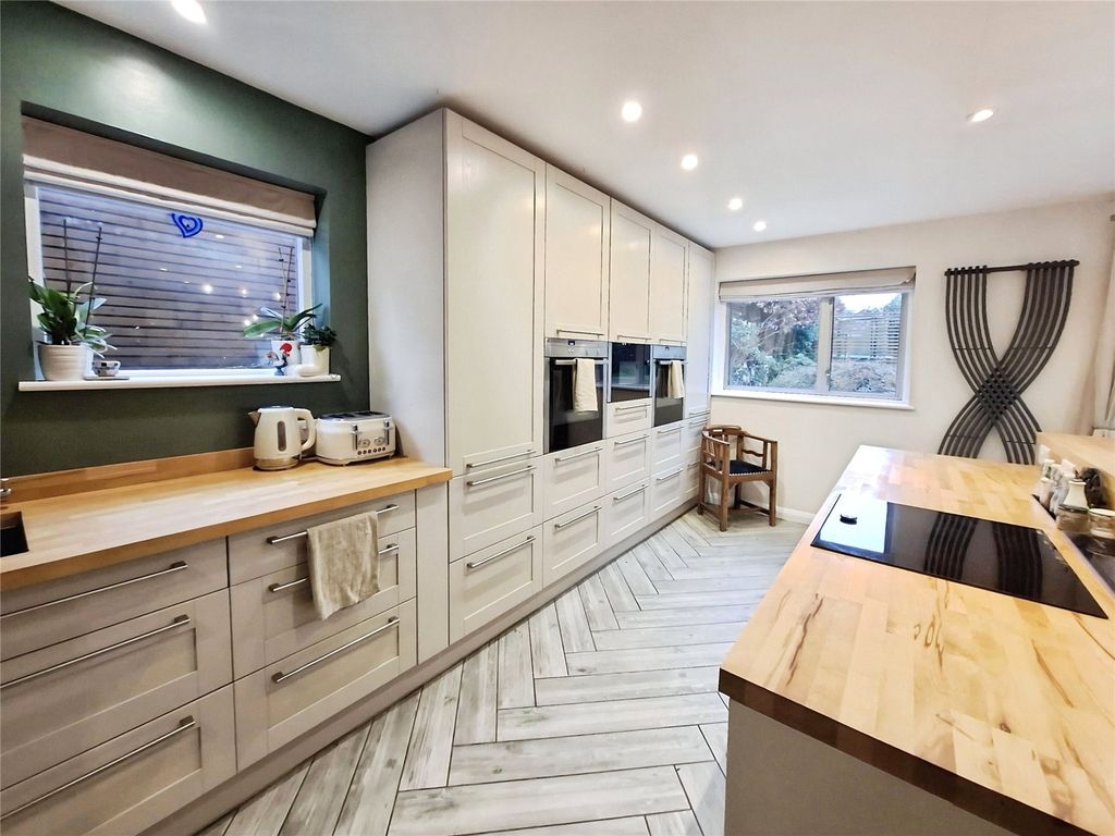 Property photo 2 of 25 Picture No. 37