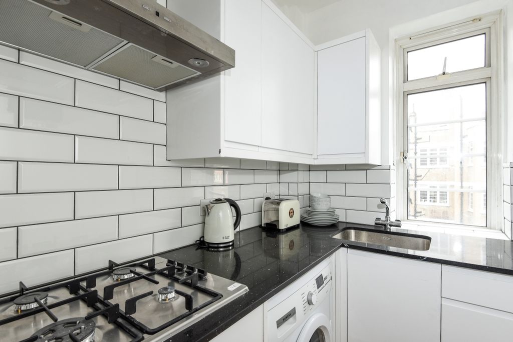 Property photo 2 of 7 Kitchen