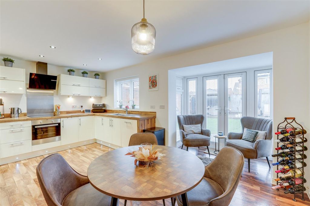 Property photo 3 of 33 231025_4.Jpg