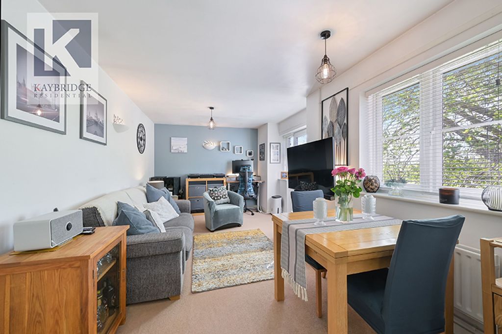 Property photo 2 of 8 Eastman Way, Epsom - Kt19 8Fh