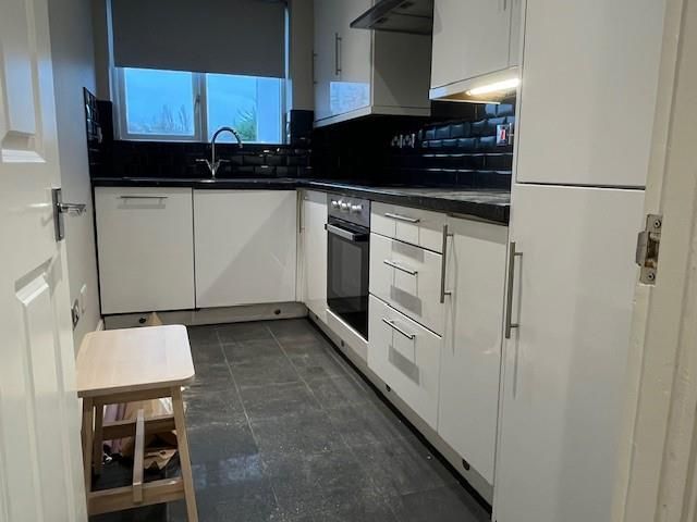 Property photo 3 of 10 Kitchen.Jpg