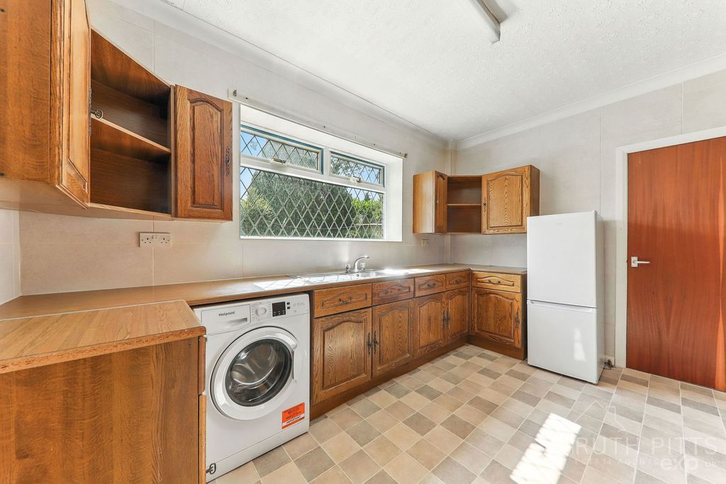 Property photo 3 of 25
