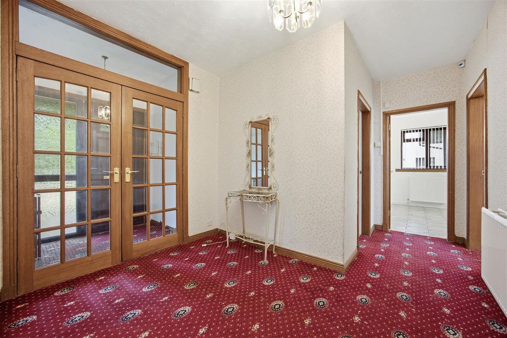Property photo 2 of 24 07-11_Glasgow_Rd_Kilsyth_007.Jpg