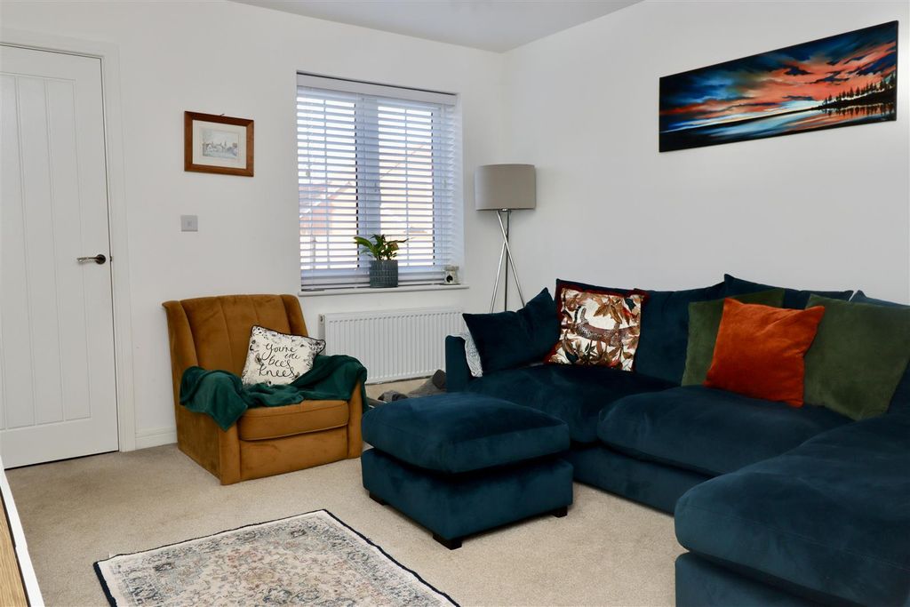 Property photo 3 of 11