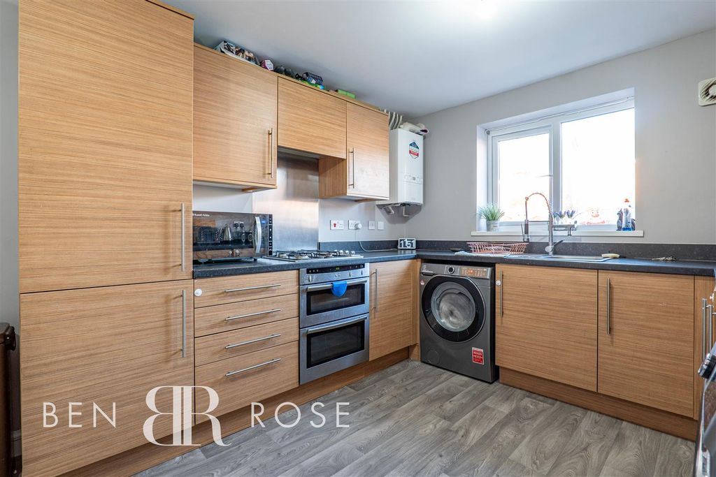 Property photo 3 of 20 Kitchen/Diner