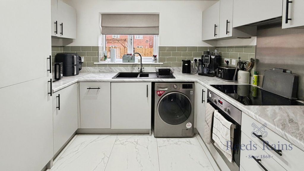 Property photo 3 of 17 Picture No. 06