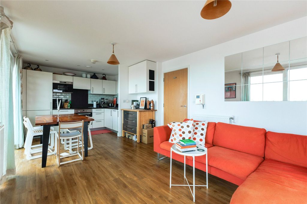 Property photo 1 of 16 Reception/Kitchen