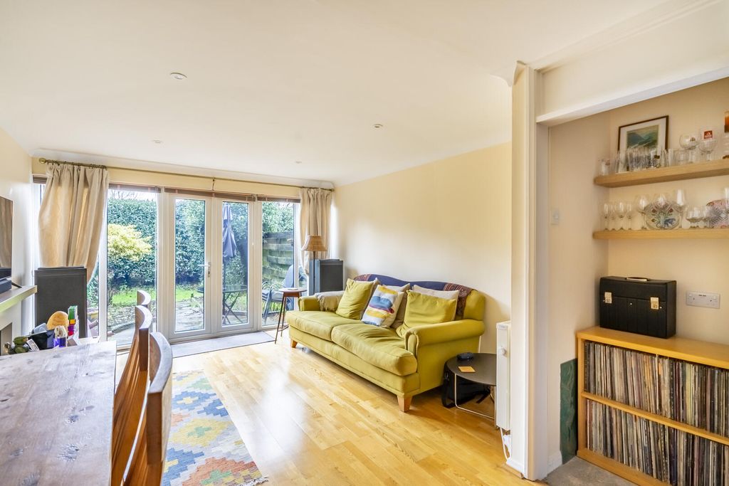 Property photo 2 of 18 Living Room