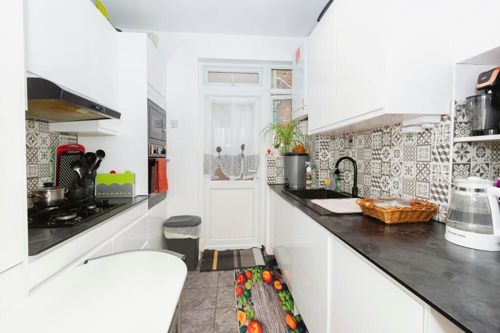 Property photo 3 of 15 4375112