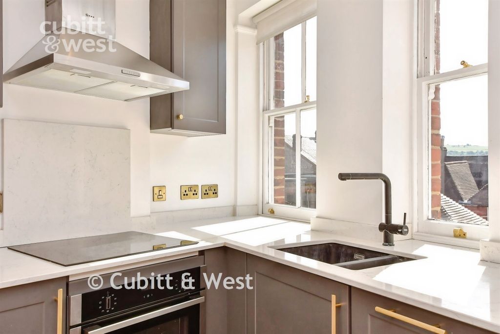 Property photo 3 of 14 Kitchen