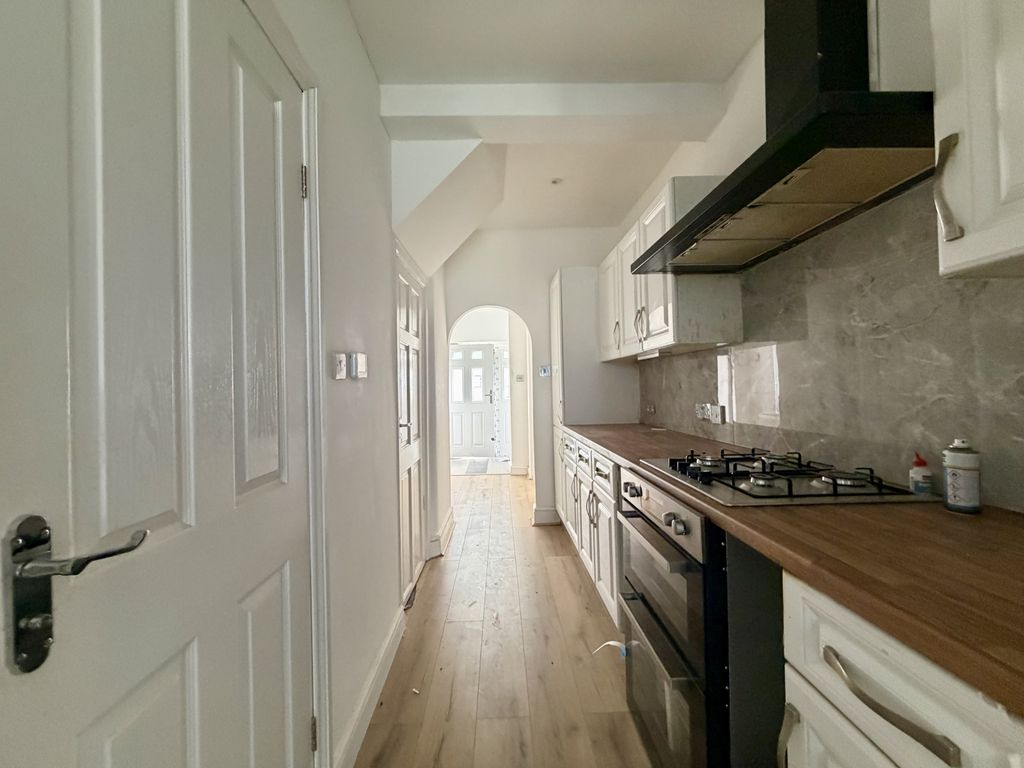 Property photo 1 of 8 Westbury Avenue, Southall Ub1