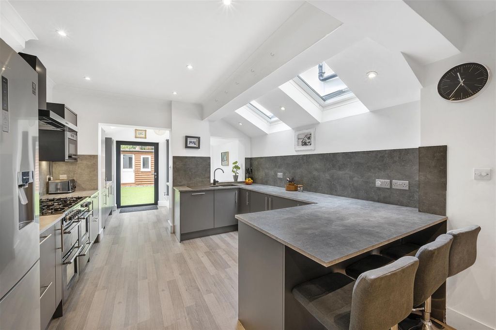 Property photo 3 of 16 Salisbury Road 15 (16 From 27)-3.Jpg