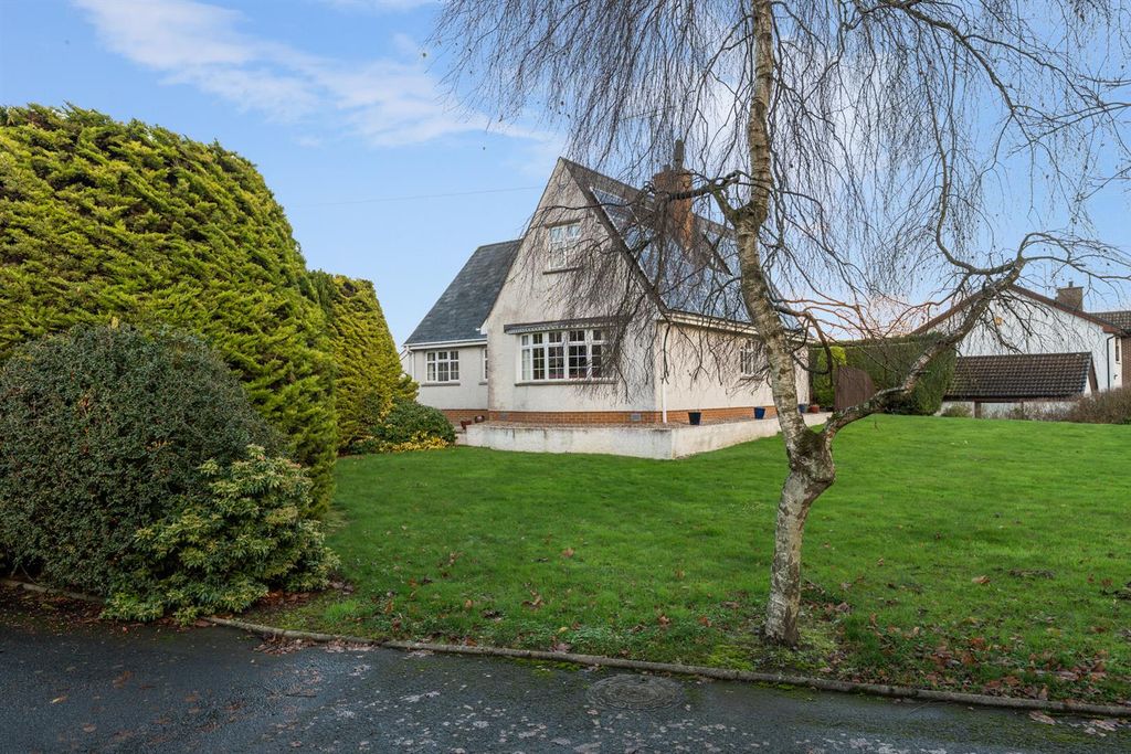 Property photo 1 of 37 1 Montalto Court 33.Jpg