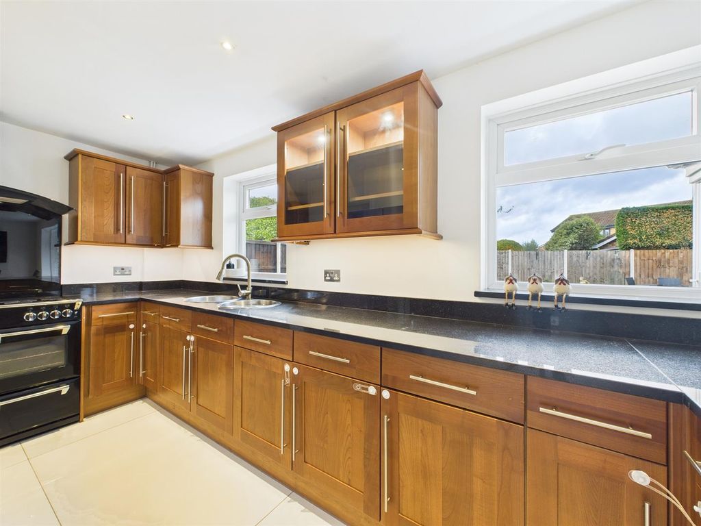 Property photo 3 of 20 Cam04063G0-Pr0142-Still011.Jpg