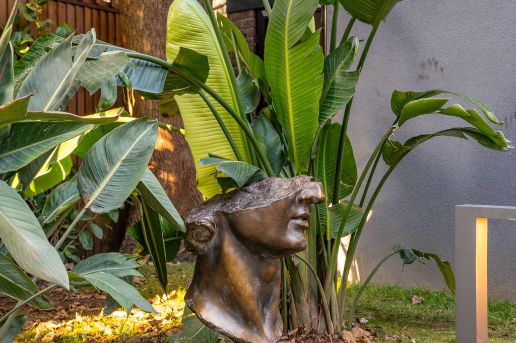 Property photo 2 of 38