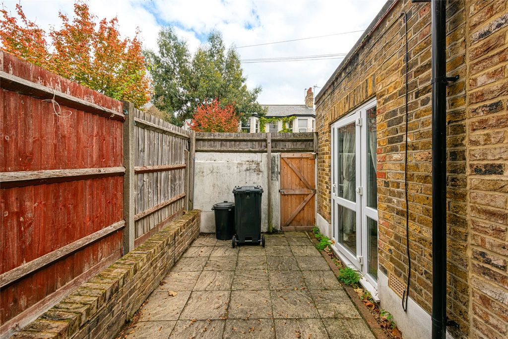 Property photo 3 of 6 Picture No. 04
