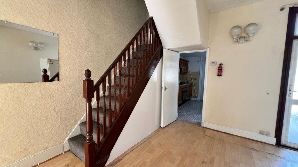 Property photo 2 of 11 Gallery