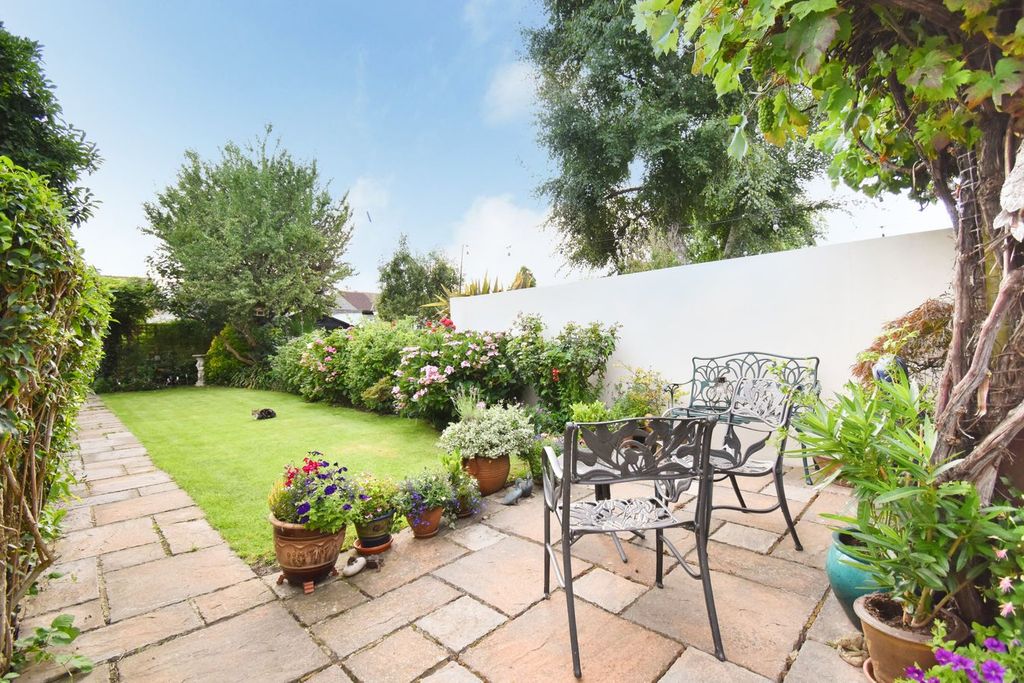 Property photo 2 of 13