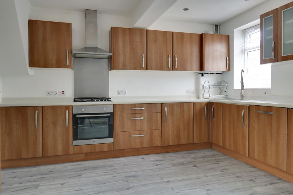 Property photo 2 of 17 3933973