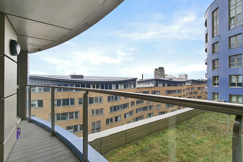 Property photo 2 of 16 01-Ea54P4062141 (1)-Medium.Jpg