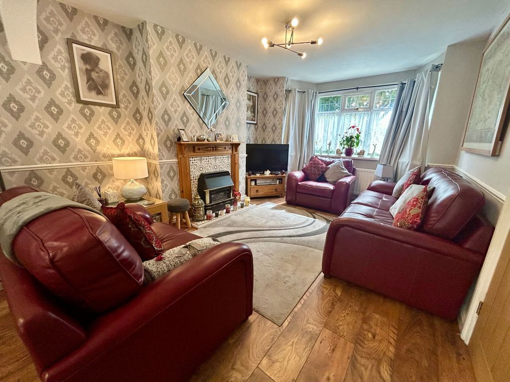 Property photo 2 of 20