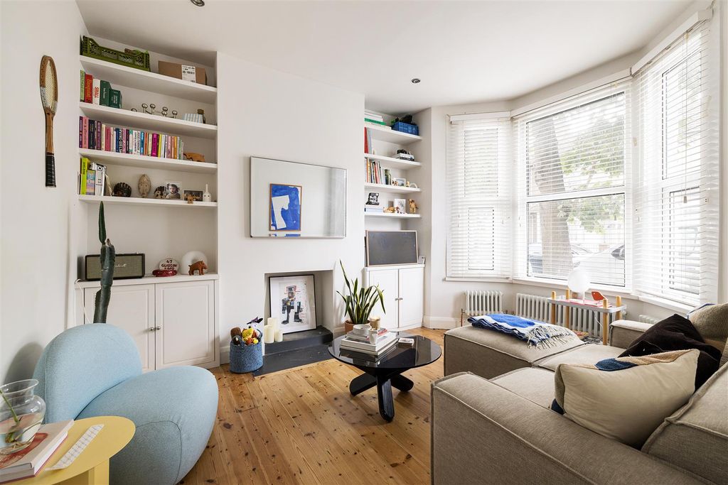 Property photo 2 of 23 Glasgow Road, E13