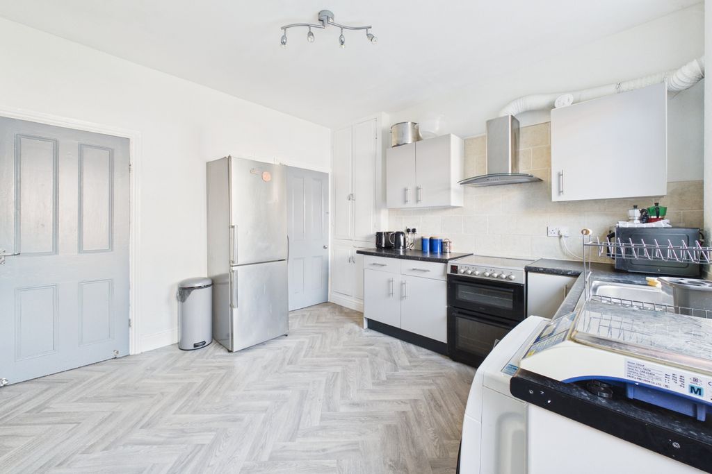 Property photo 2 of 14 Dining Kitchen