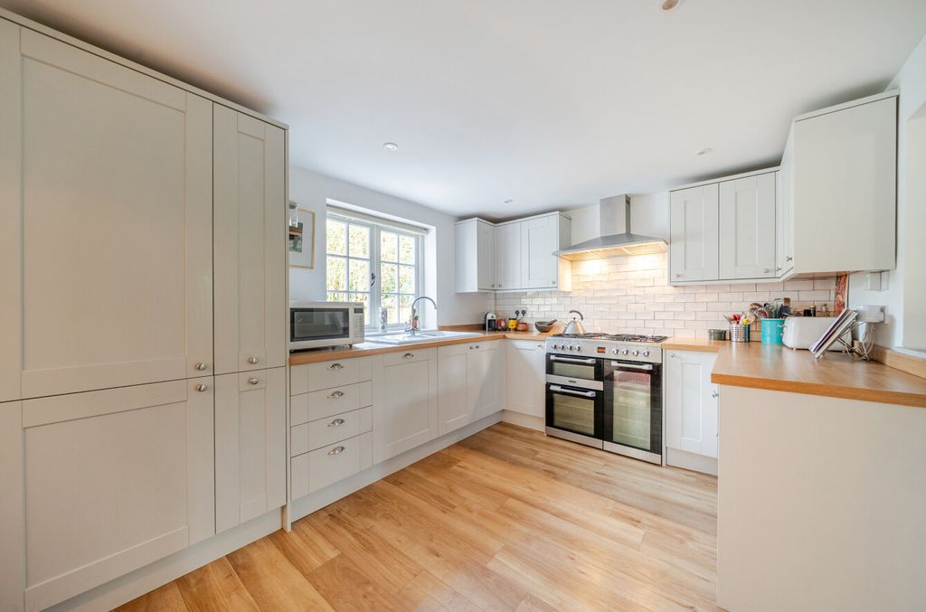 Property photo 2 of 13 1419461-25-699d81...