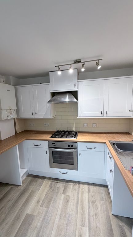 Property photo 2 of 6 Kitchen