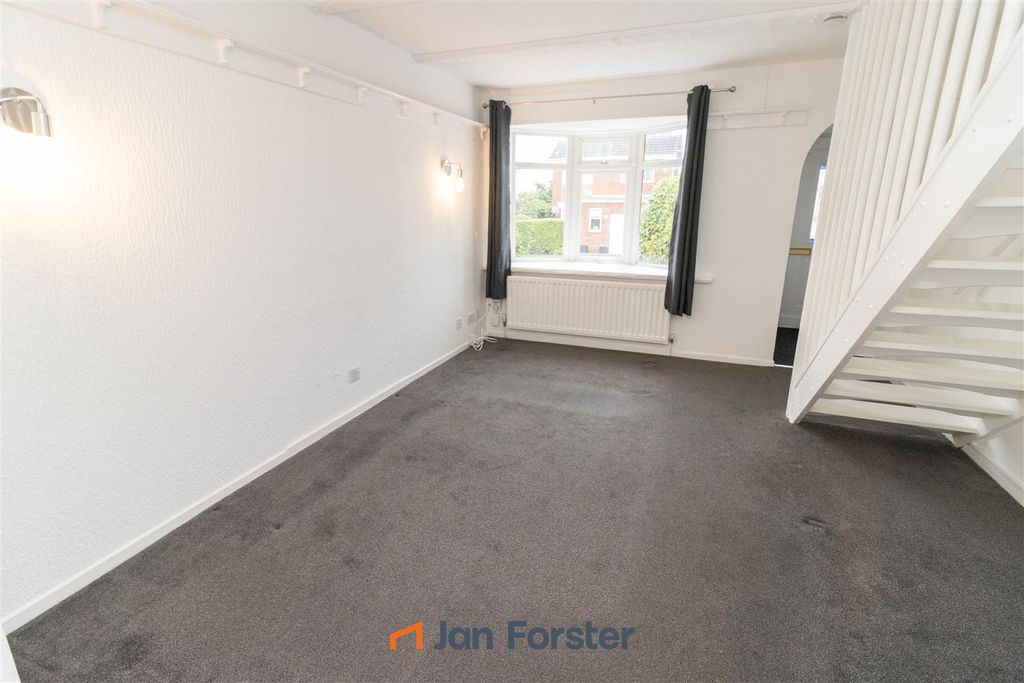 Property photo 2 of 8 Lounge