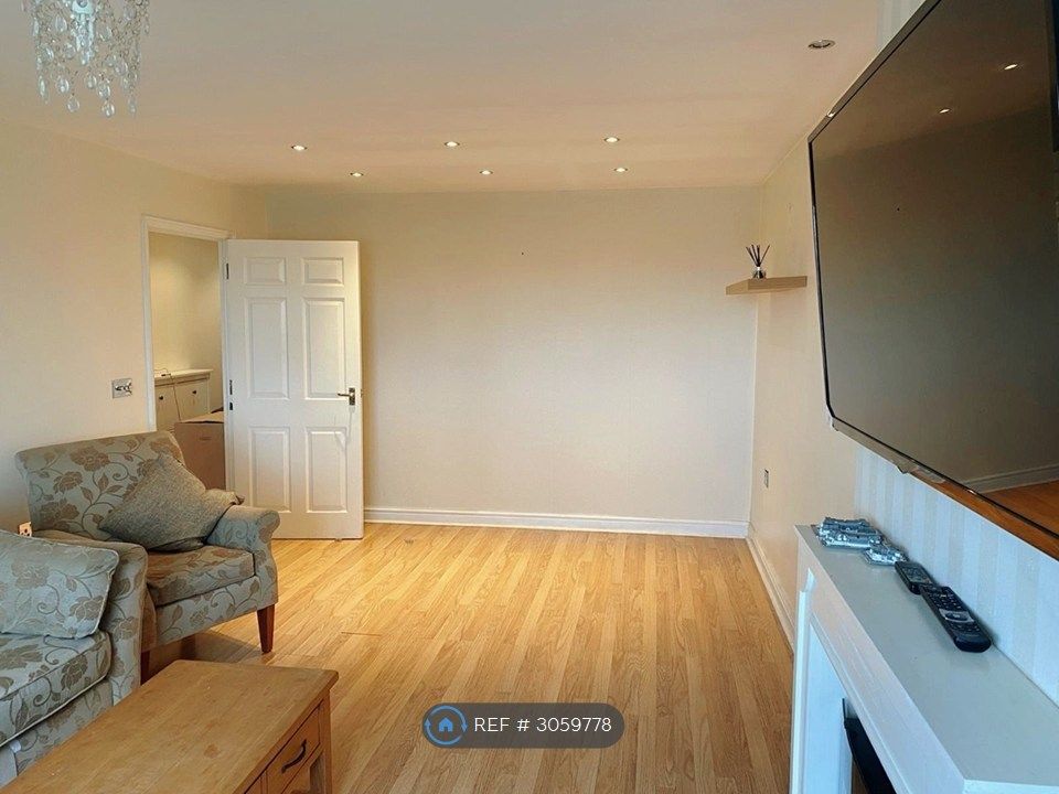 Property photo 2 of 16 Lounge