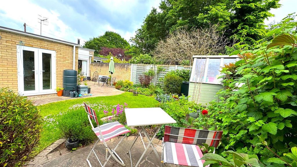 Property photo 3 of 18 Garden (4).Jpg