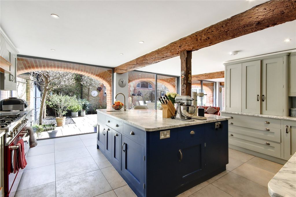 Property photo 3 of 20 Kitchen