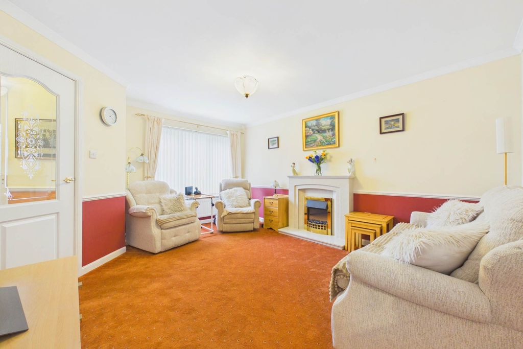 Property photo 2 of 25